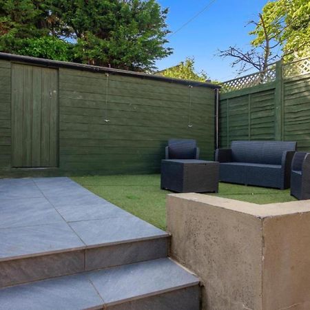 Onsitestays - Tranquil 2 Bedroom Apartment With Large Kitchen, Private Garden Near Wimbledon Station London Exterior foto
