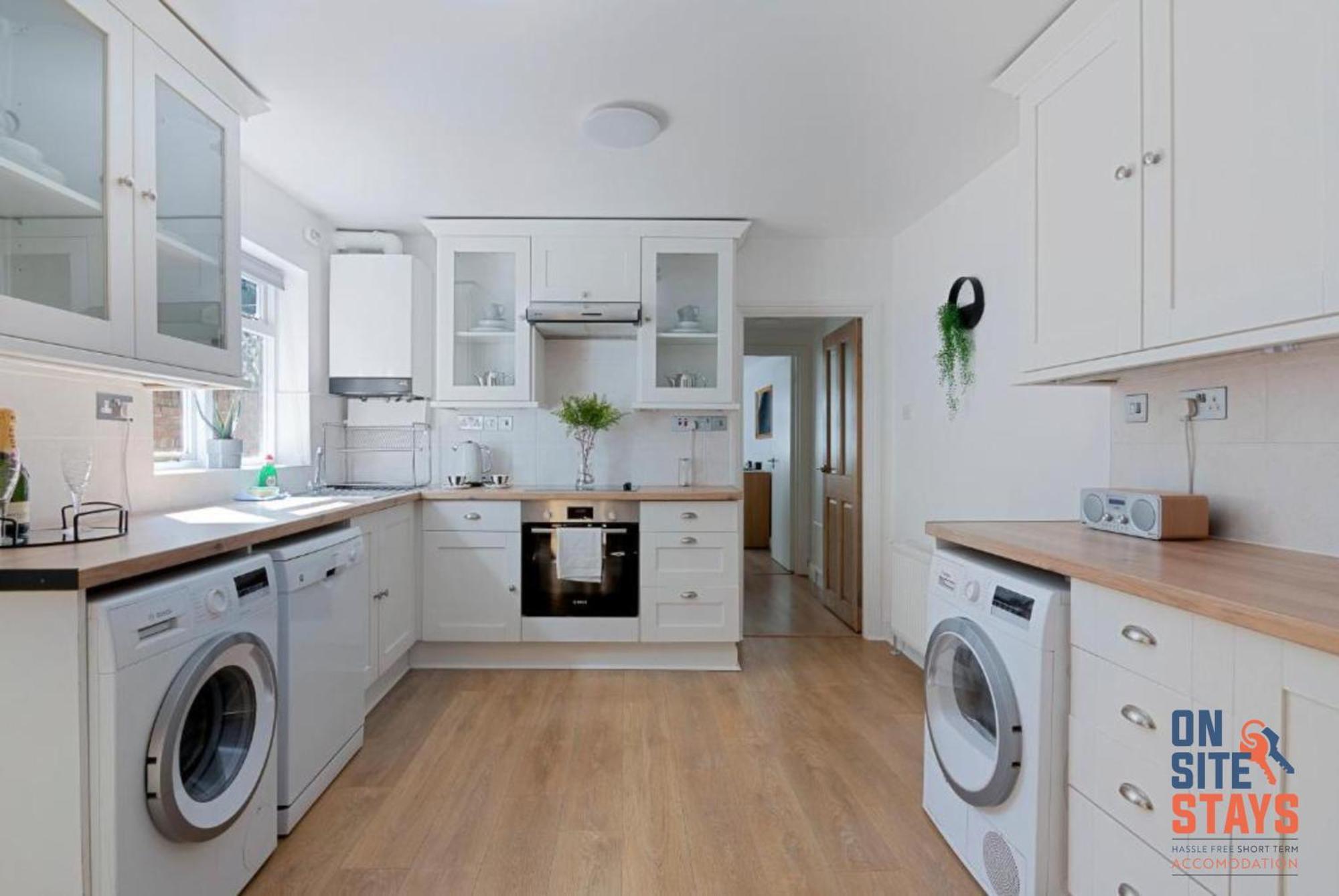 Onsitestays - Tranquil 2 Bedroom Apartment With Large Kitchen, Private Garden Near Wimbledon Station London Exterior foto