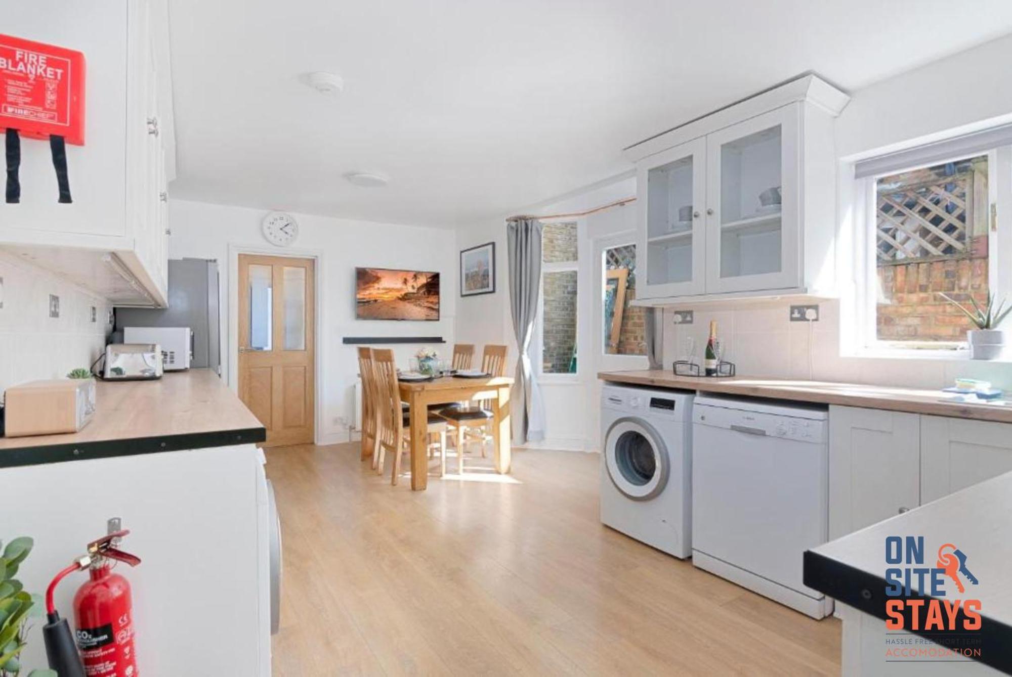 Onsitestays - Tranquil 2 Bedroom Apartment With Large Kitchen, Private Garden Near Wimbledon Station London Exterior foto