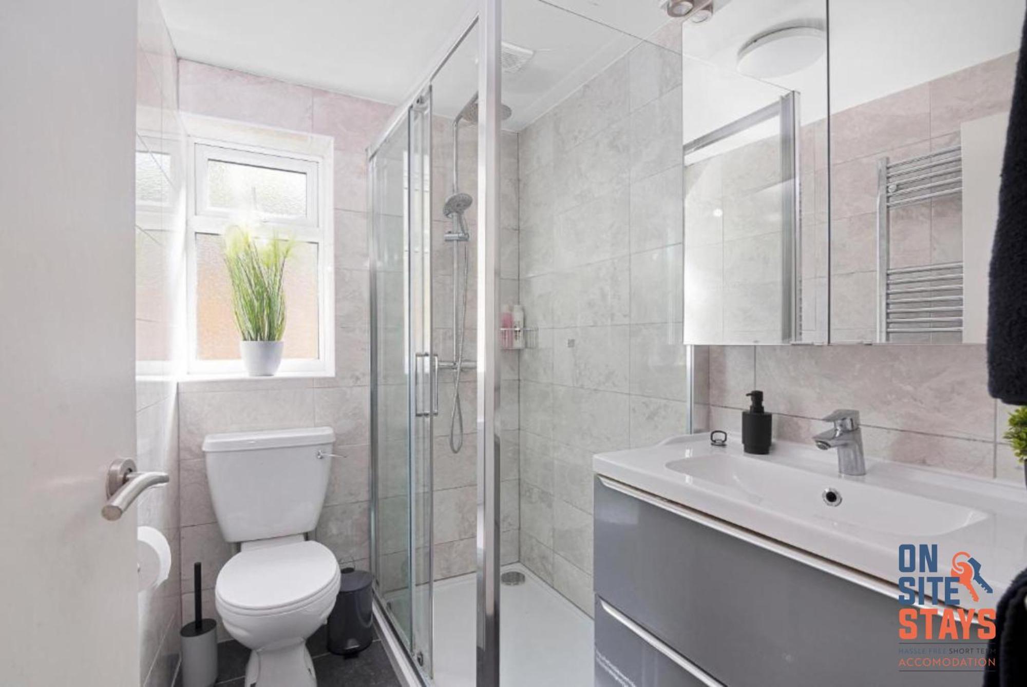 Onsitestays - Tranquil 2 Bedroom Apartment With Large Kitchen, Private Garden Near Wimbledon Station London Exterior foto