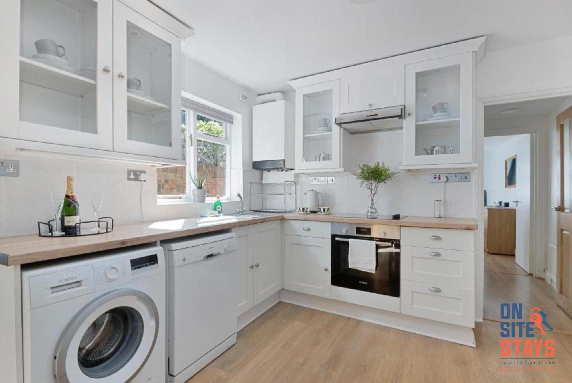 Onsitestays - Tranquil 2 Bedroom Apartment With Large Kitchen, Private Garden Near Wimbledon Station London Exterior foto