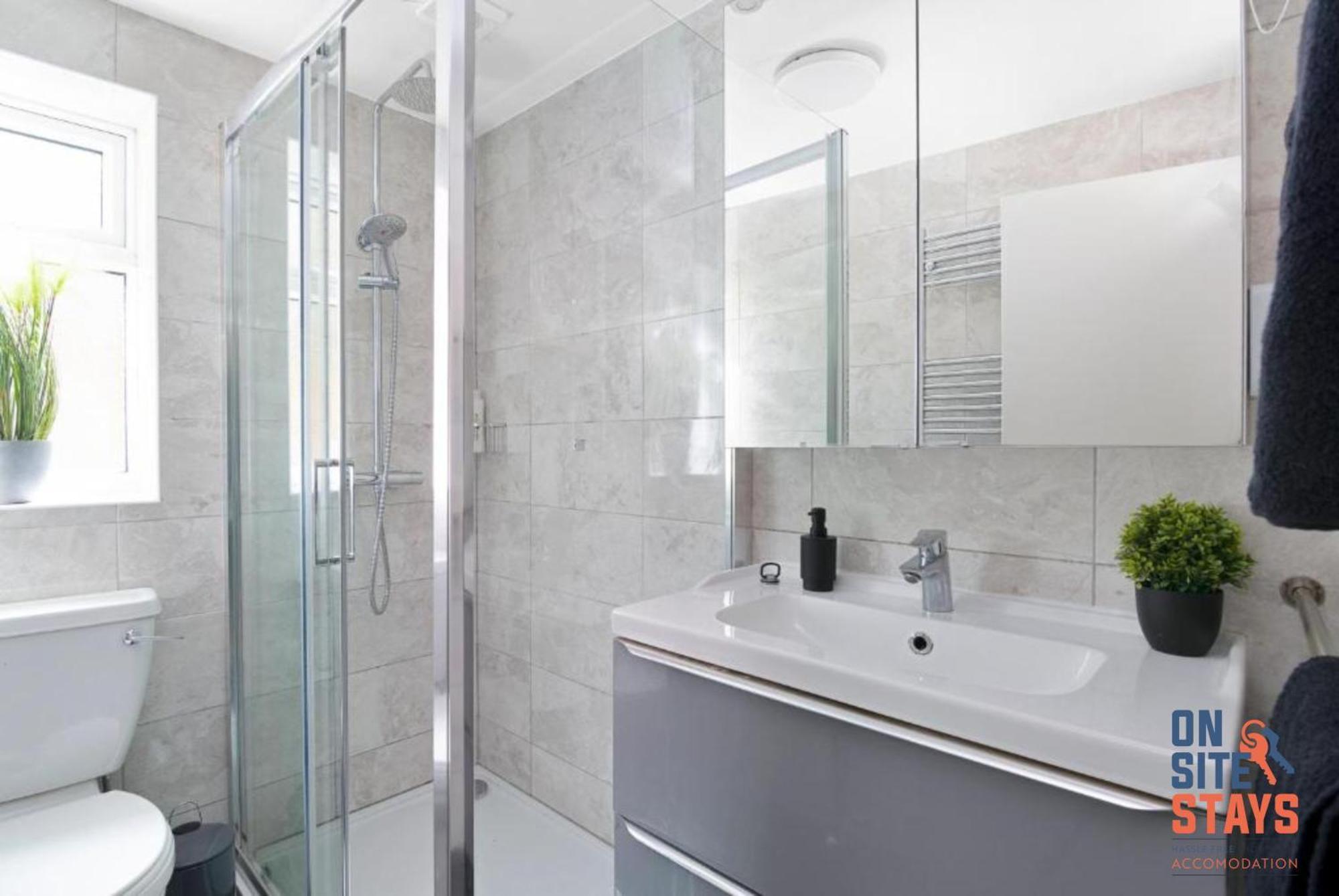 Onsitestays - Tranquil 2 Bedroom Apartment With Large Kitchen, Private Garden Near Wimbledon Station London Exterior foto
