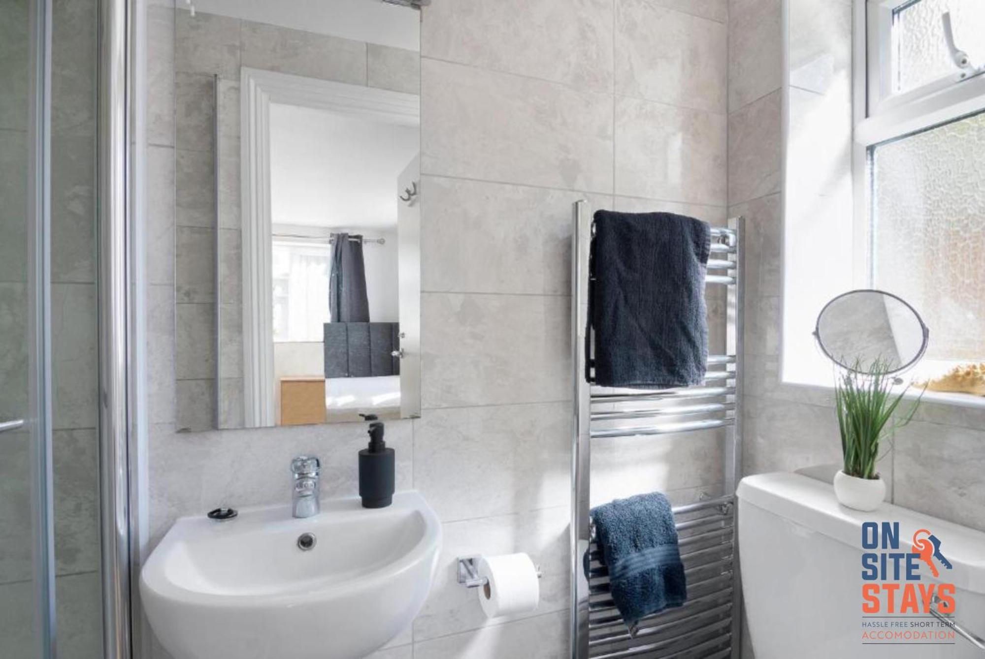 Onsitestays - Tranquil 2 Bedroom Apartment With Large Kitchen, Private Garden Near Wimbledon Station London Exterior foto