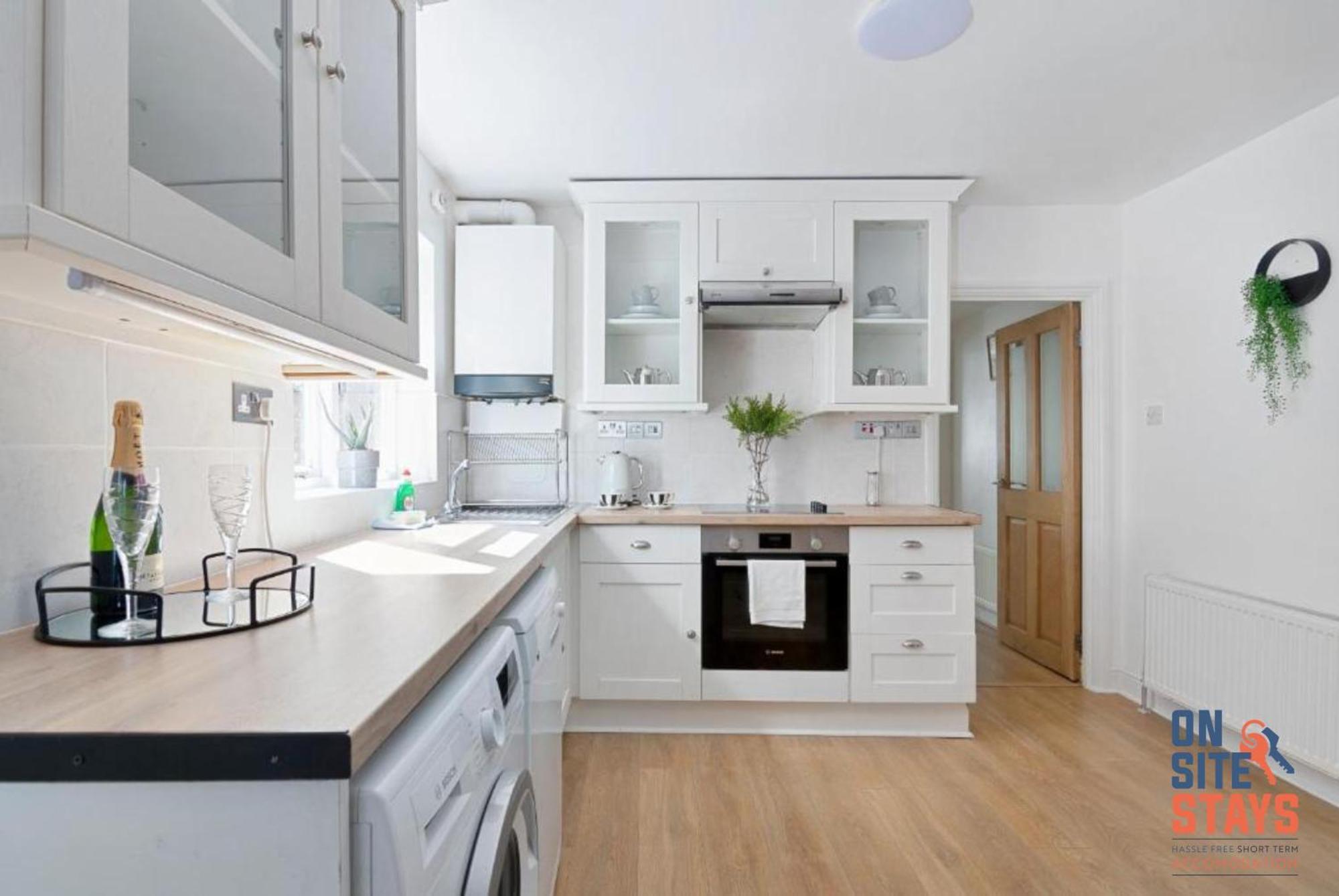 Onsitestays - Tranquil 2 Bedroom Apartment With Large Kitchen, Private Garden Near Wimbledon Station London Exterior foto