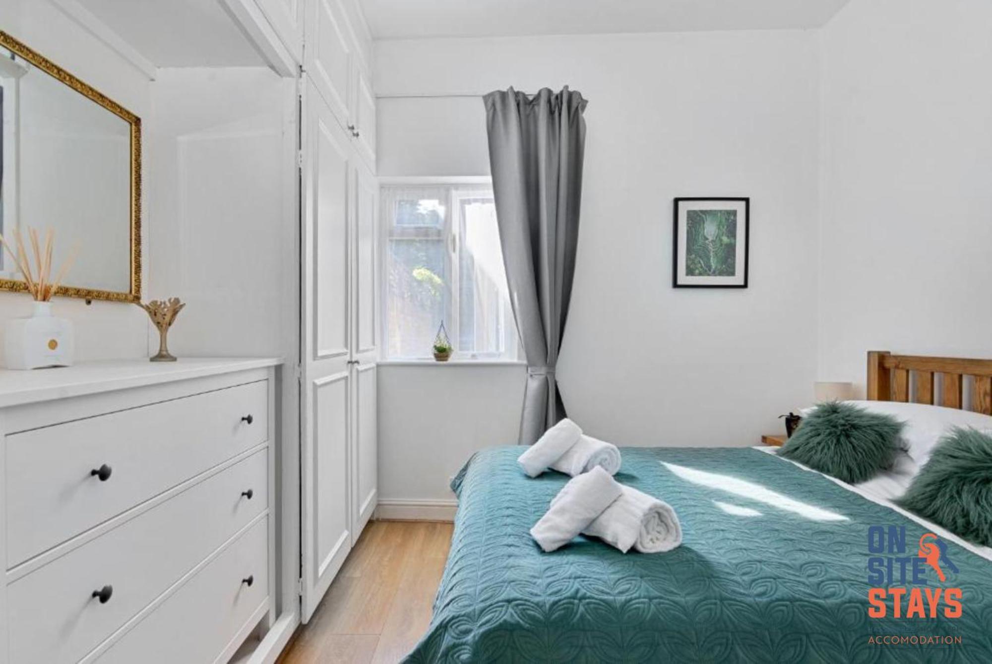 Onsitestays - Tranquil 2 Bedroom Apartment With Large Kitchen, Private Garden Near Wimbledon Station London Exterior foto